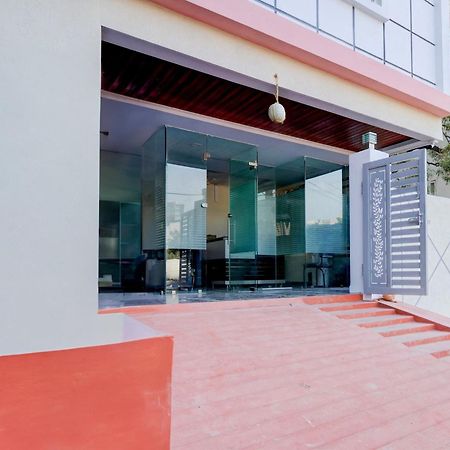 Super Townhouse Nanak Ram Guda Near Waverock Sez Гайдарабад Екстер'єр фото