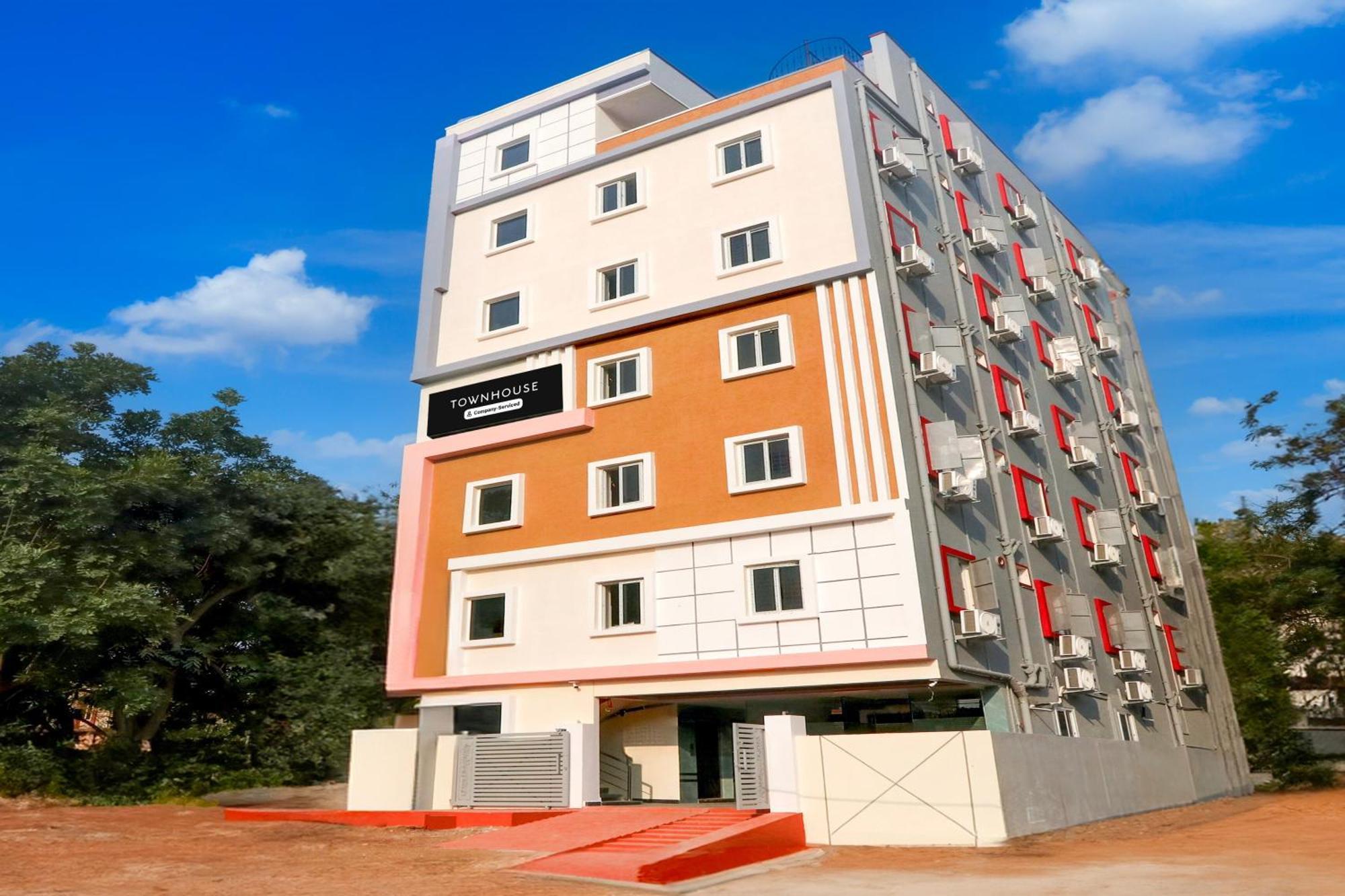 Super Townhouse Nanak Ram Guda Near Waverock Sez Гайдарабад Екстер'єр фото
