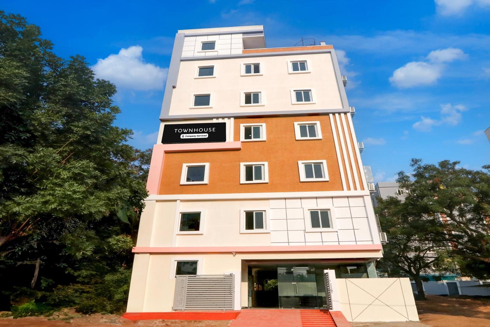 Super Townhouse Nanak Ram Guda Near Waverock Sez Гайдарабад Екстер'єр фото
